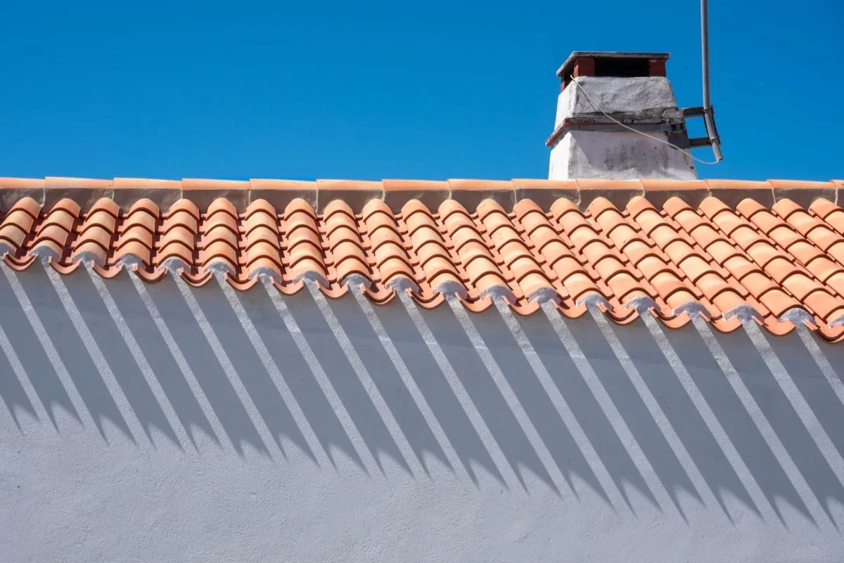 Roof ridge line and chimney on a home in Waco, TX